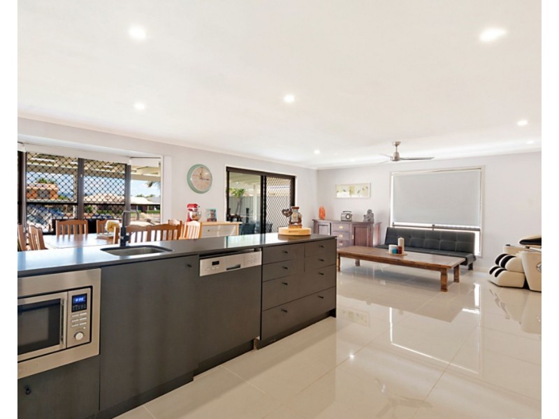 100 Oxley Drive, Paradise Point QLD 4216