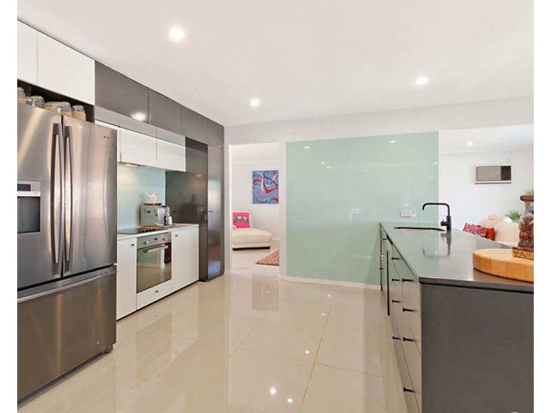 100 Oxley Drive, Paradise Point QLD 4216