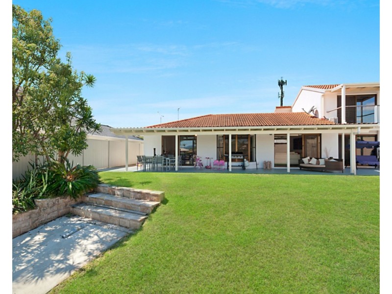 100 Oxley Drive, Paradise Point QLD 4216