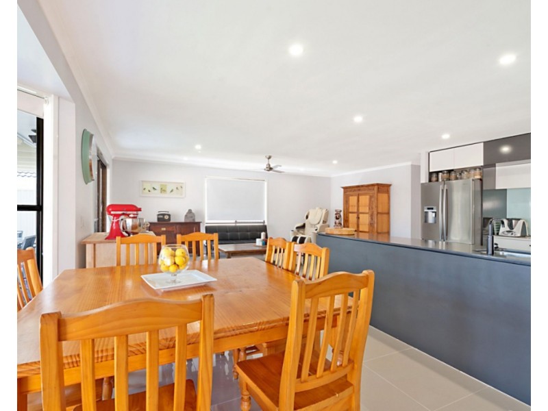 100 Oxley Drive, Paradise Point QLD 4216