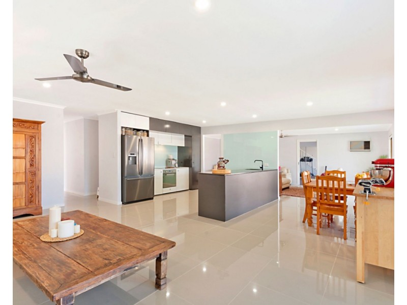 100 Oxley Drive, Paradise Point QLD 4216
