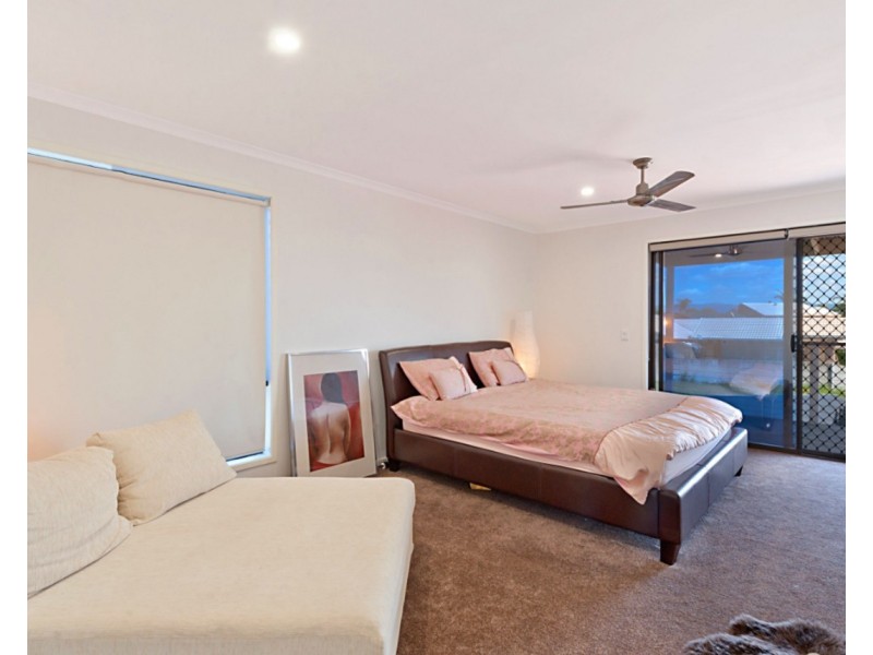100 Oxley Drive, Paradise Point QLD 4216