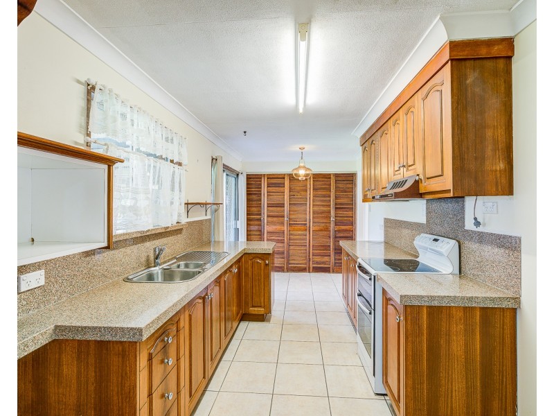 690-692 Middle Road, Greenbank QLD 4124