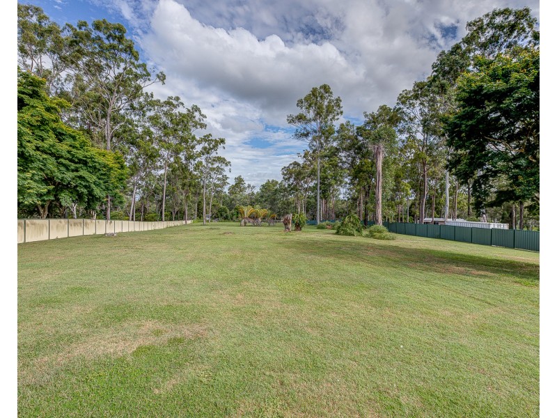 690-692 Middle Road, Greenbank QLD 4124