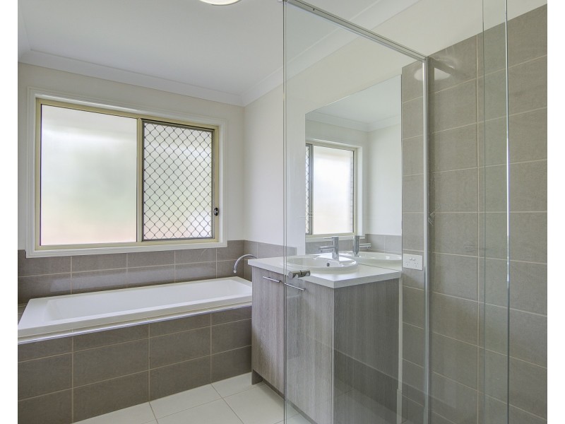 13 Sunrise Crescent, Merrimac QLD 4226