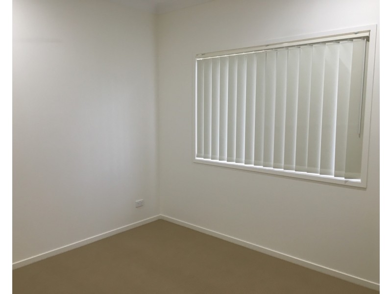 2/13 Cottrell Drive, Pimpama QLD 4209