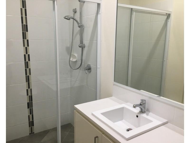 2/13 Cottrell Drive, Pimpama QLD 4209