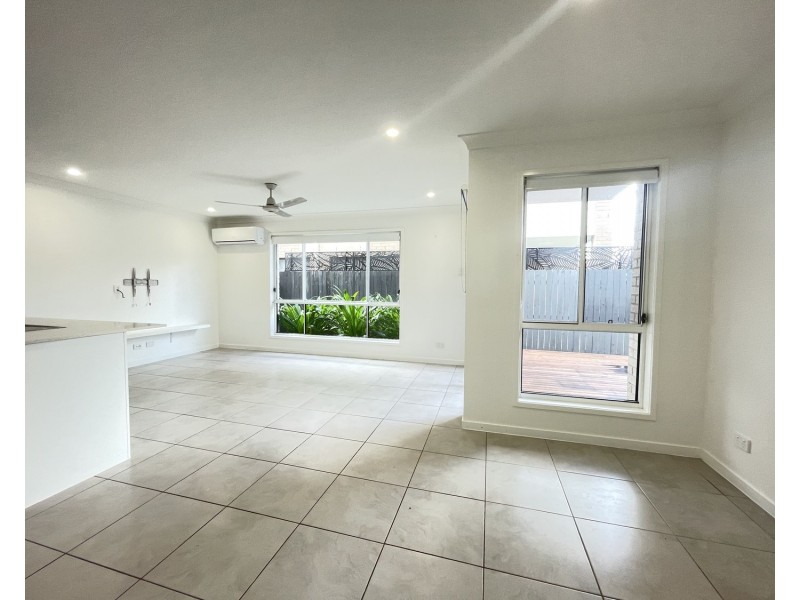 1/10 Dorchester Close, Pimpama QLD 4209