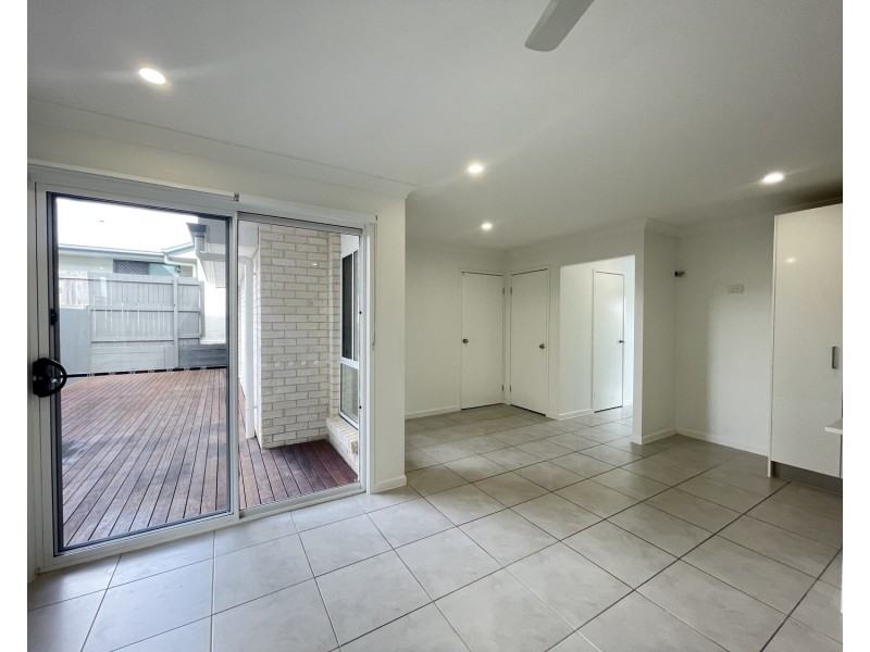 1/10 Dorchester Close, Pimpama QLD 4209