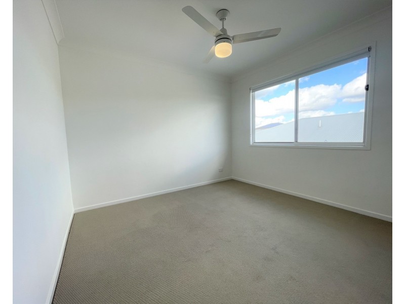 1/10 Dorchester Close, Pimpama QLD 4209