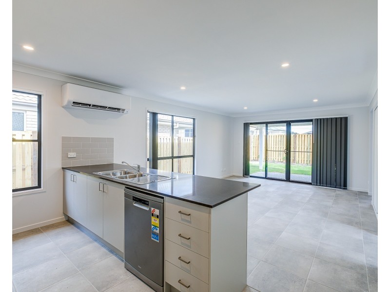 3 Bark Street, Park Ridge QLD 4125