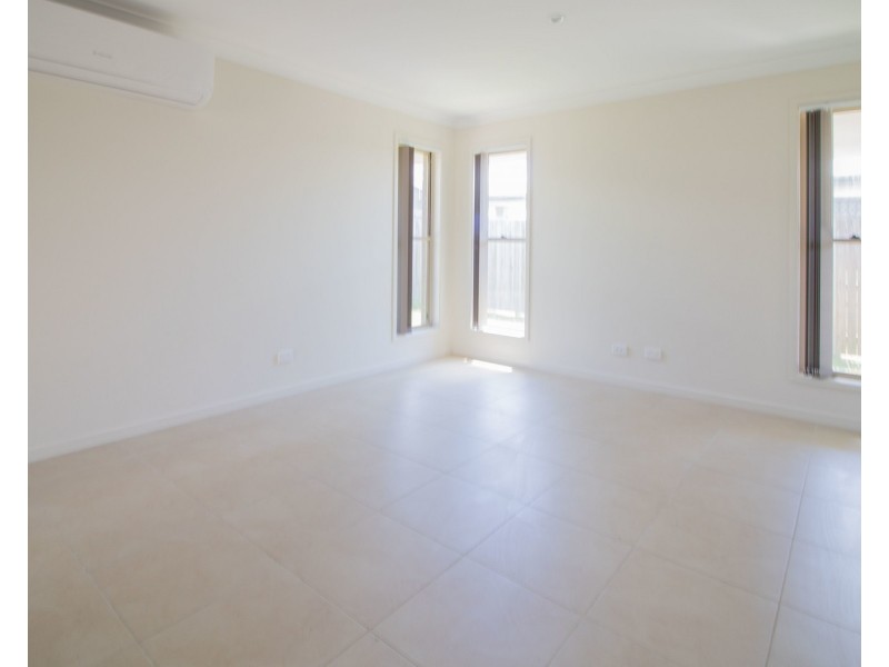 71 Milbrook Street, Pimpama QLD 4209