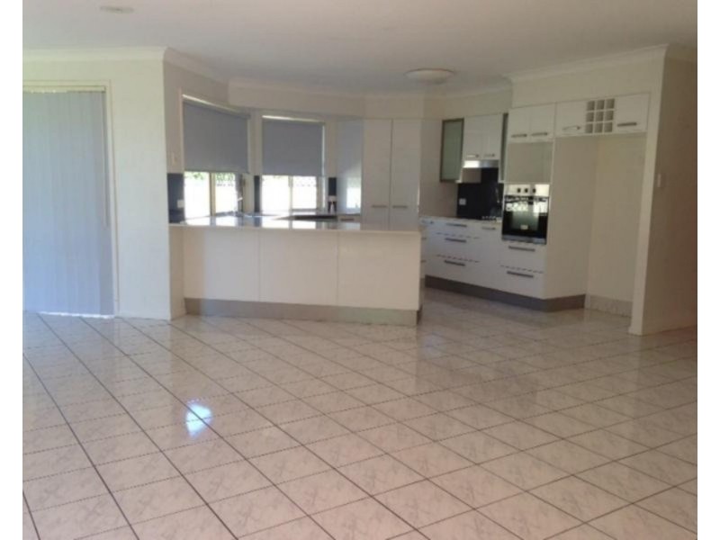 18 Henry Cotton Drive, Parkwood QLD 4214