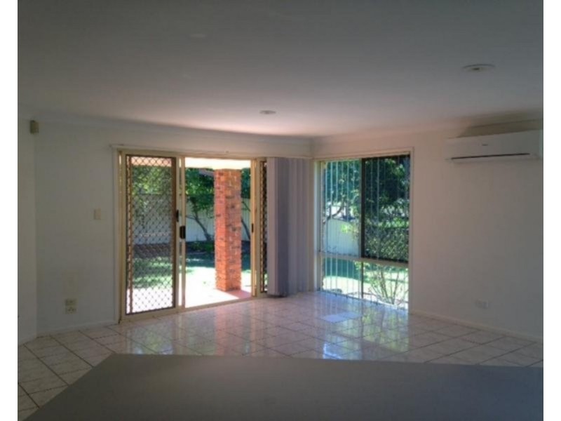 18 Henry Cotton Drive, Parkwood QLD 4214