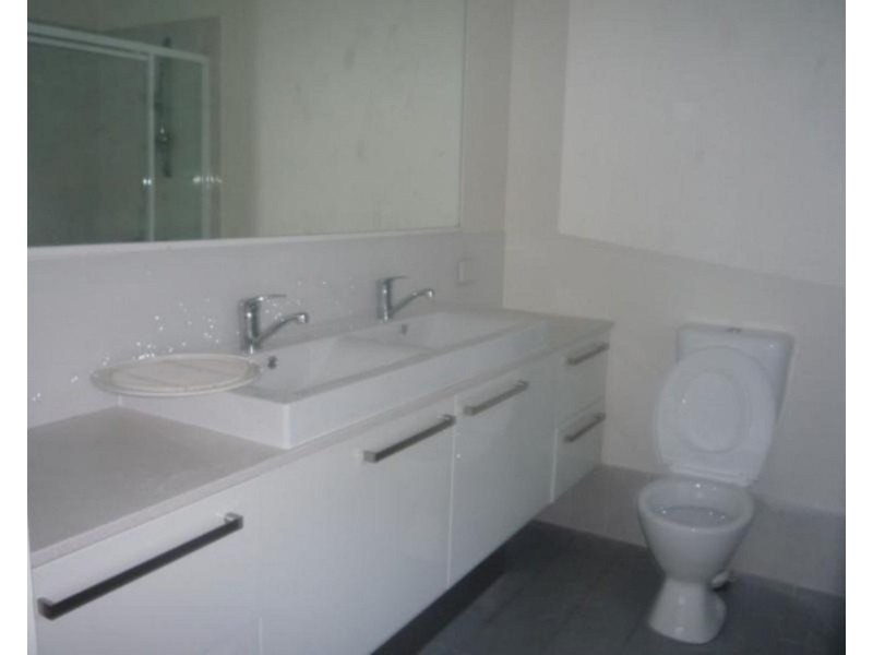 18 Henry Cotton Drive, Parkwood QLD 4214