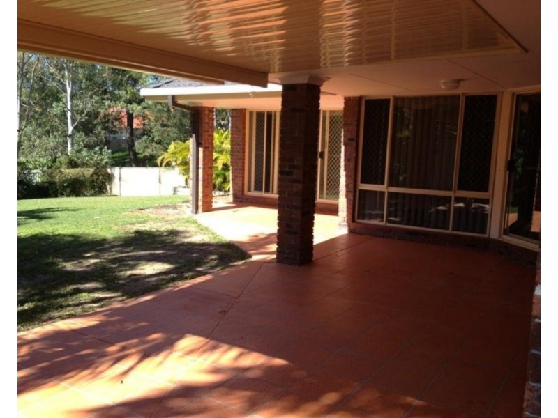 18 Henry Cotton Drive, Parkwood QLD 4214