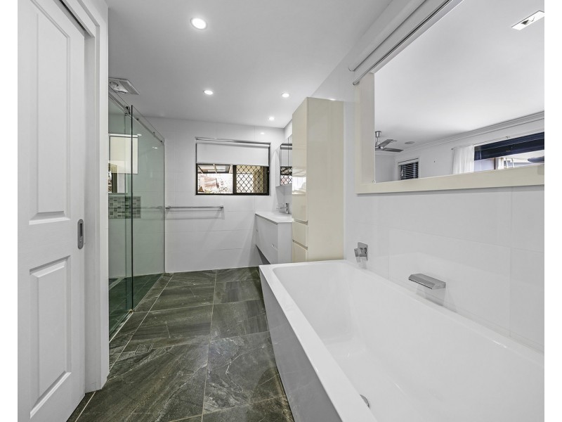 14 Wittenoom Court, Helensvale QLD 4212