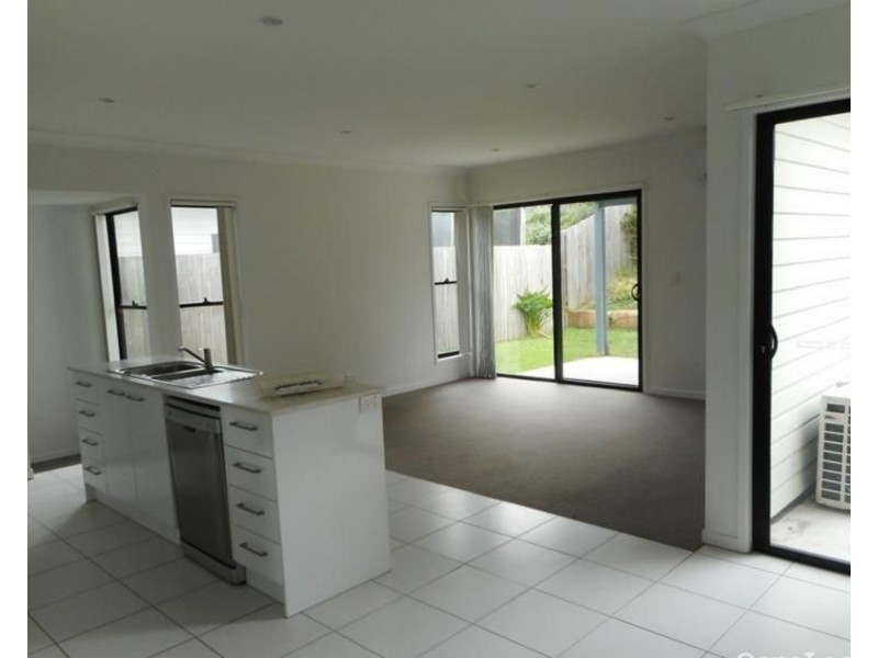 2/15 Chrome Drive, Pimpama QLD 4209