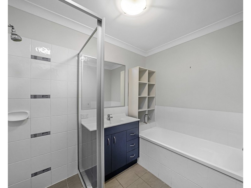 1/18 Armani Avenue, Pimpama QLD 4209