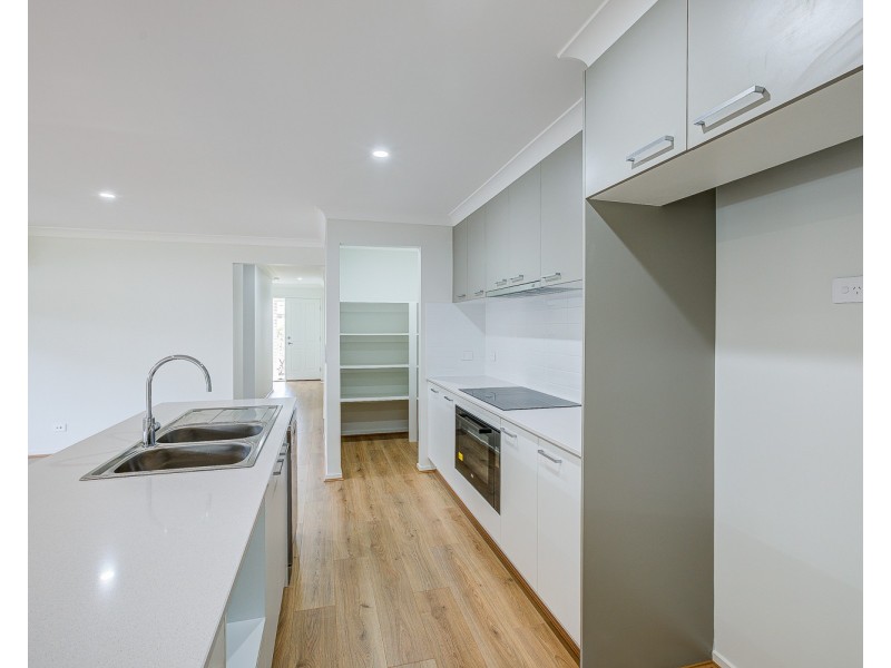 37 Sawmill Drive, Greenbank QLD 4124