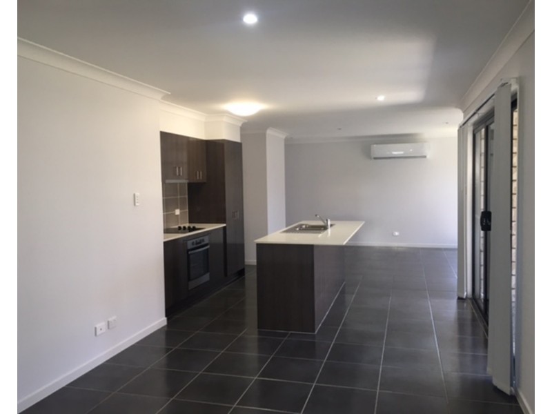 8 Percy Earl Crescent, Pimpama QLD 4209