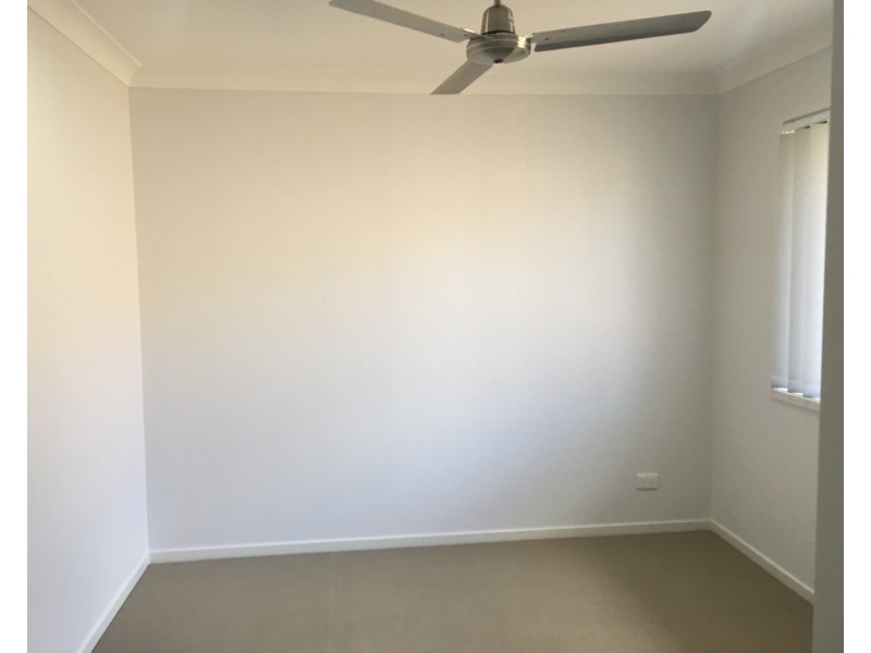8 Percy Earl Crescent, Pimpama QLD 4209