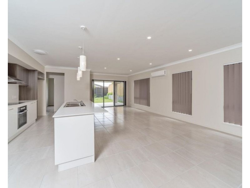 43 Flametree Circuit, Arundel QLD 4214