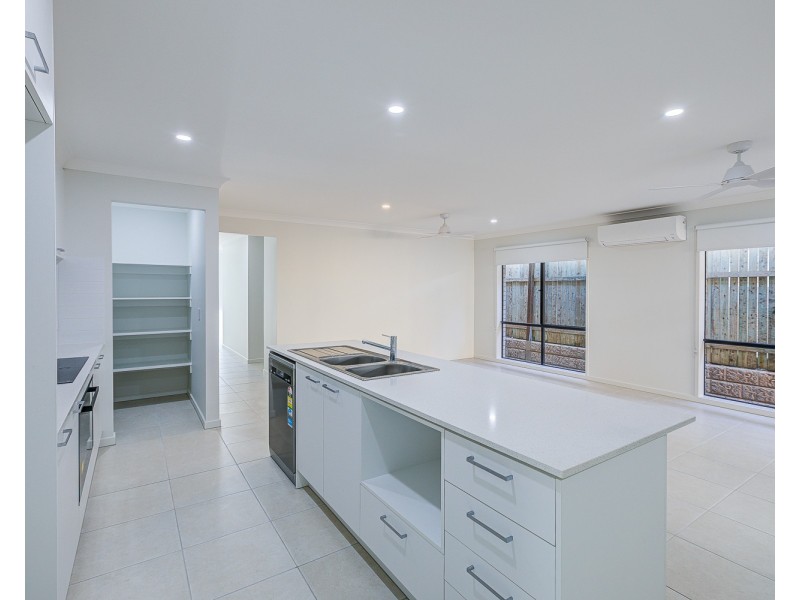 8 Rosemary Street, Greenbank QLD 4124