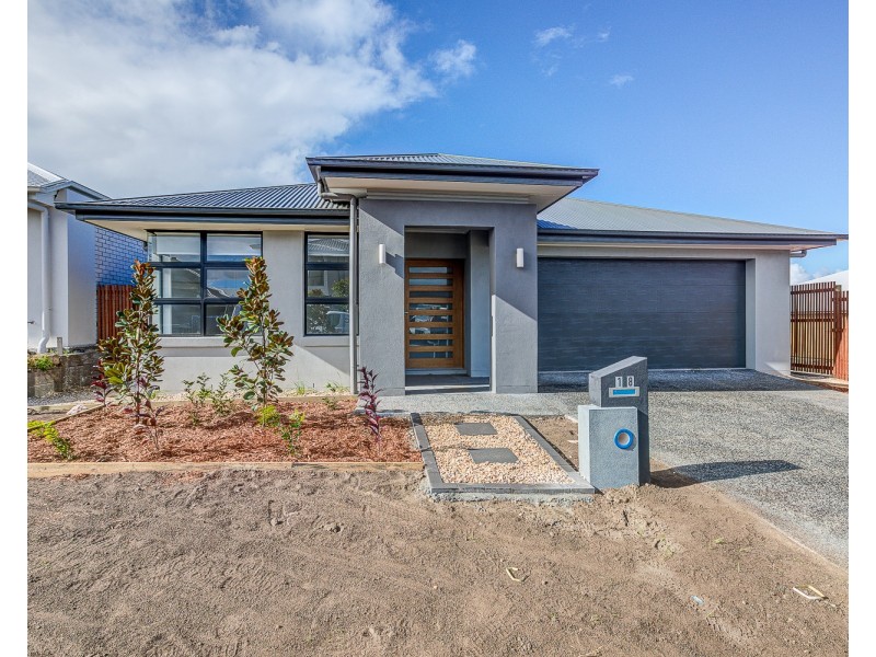 18 Desert Road, Greenbank QLD 4124