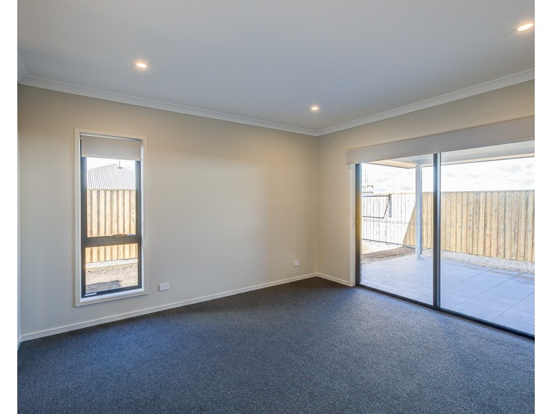 18 Desert Road, Greenbank QLD 4124