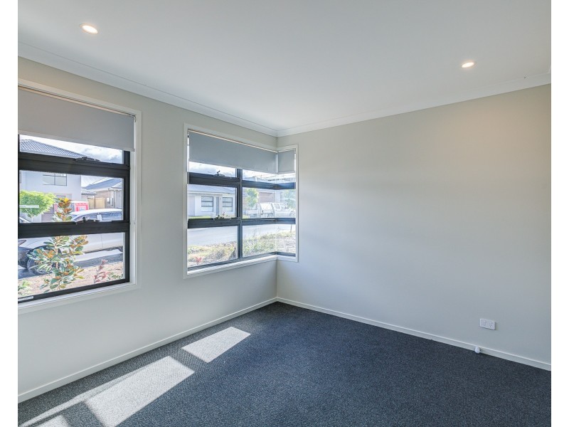 18 Desert Road, Greenbank QLD 4124