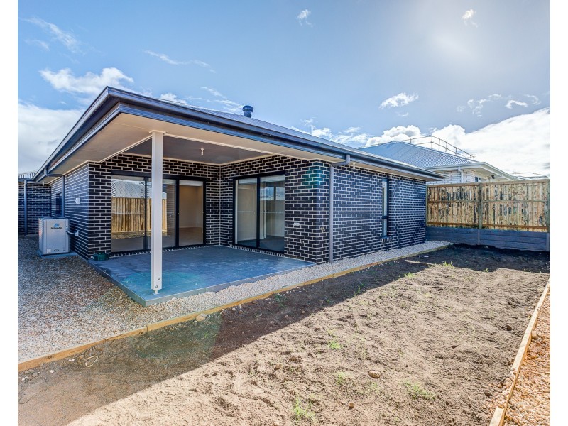 18 Desert Road, Greenbank QLD 4124