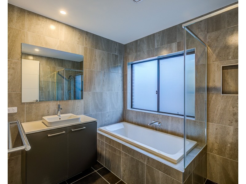 18 Desert Road, Greenbank QLD 4124