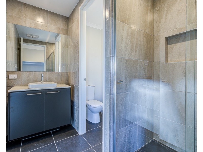 18 Desert Road, Greenbank QLD 4124