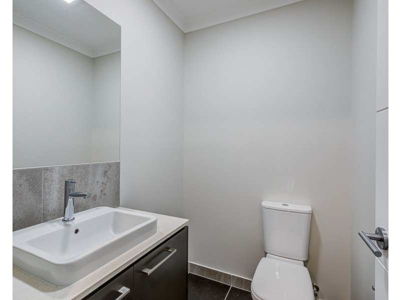 18 Desert Road, Greenbank QLD 4124