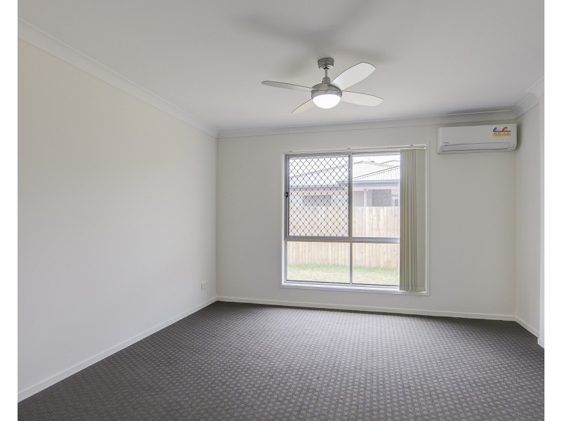 16 Niels Crescent, Park Ridge QLD 4125