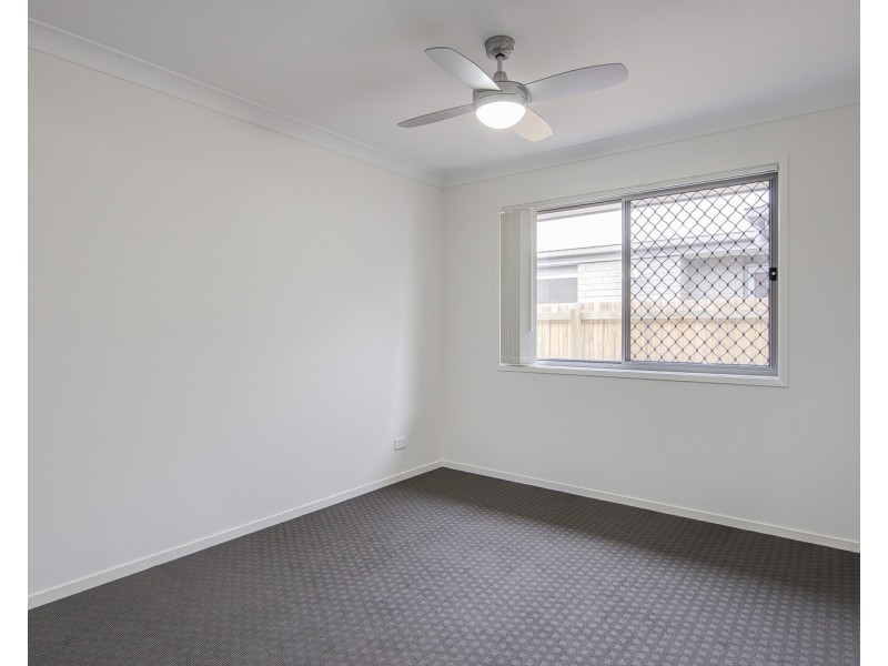 16 Niels Crescent, Park Ridge QLD 4125