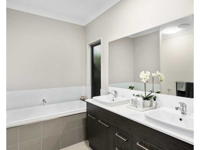 7825 Pavilions Close, Hope Island QLD 4212