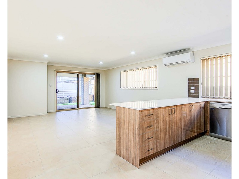 4  Clermont Street, Holmview QLD 4207