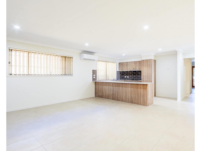 4  Clermont Street, Holmview QLD 4207