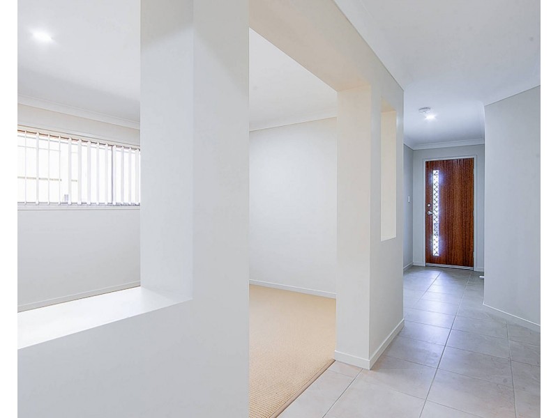 4  Clermont Street, Holmview QLD 4207