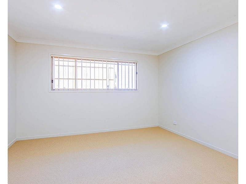 4  Clermont Street, Holmview QLD 4207