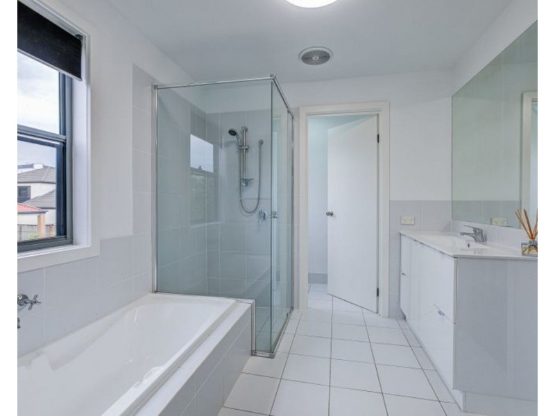 13 Shorehaven Place, Varsity Lakes QLD 4227