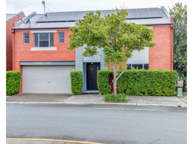 13 Shorehaven Place, Varsity Lakes QLD 4227