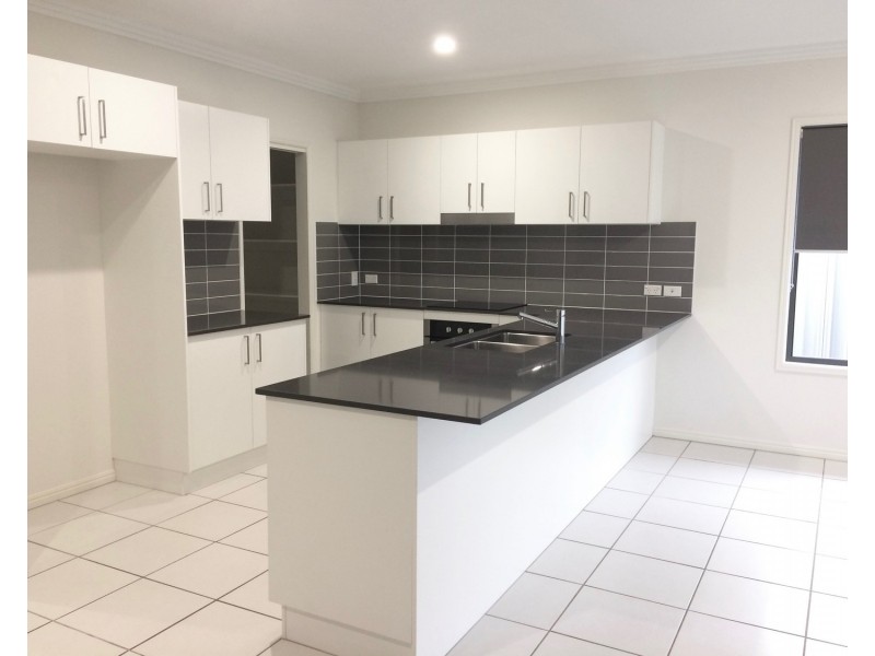 4 Ferretti Crescent, Hope Island QLD 4212