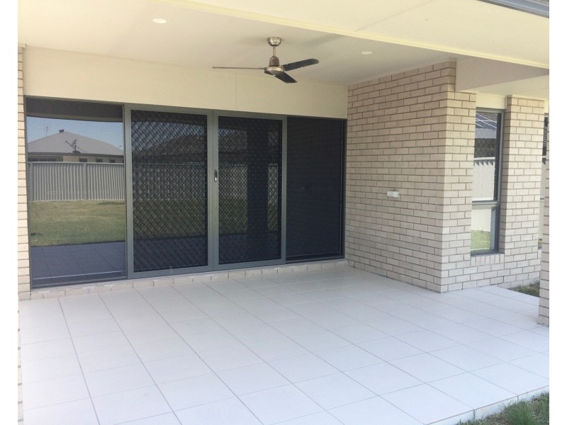4 Ferretti Crescent, Hope Island QLD 4212