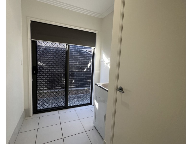 4 Ferretti Crescent, Hope Island QLD 4212