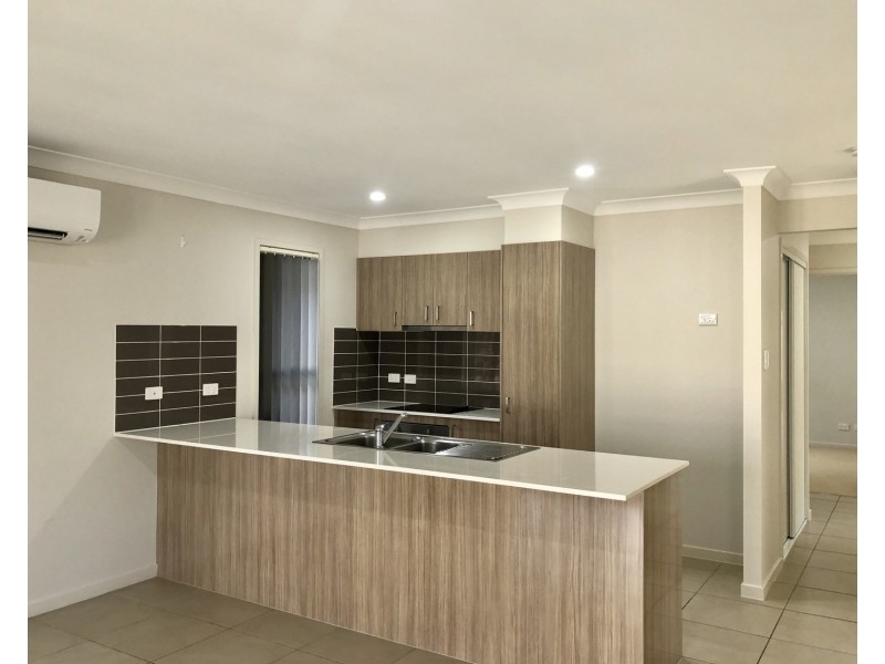 10 Woodrose Circuit, Pimpama QLD 4209