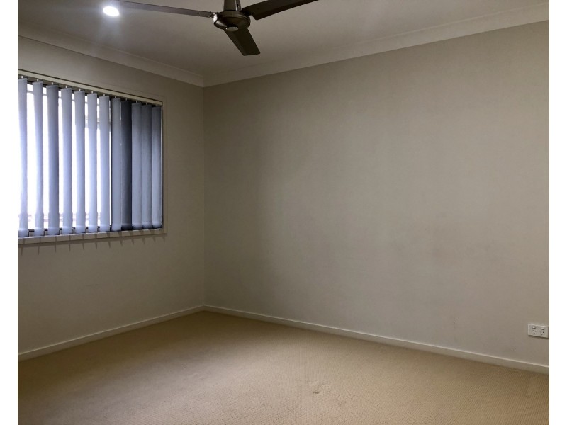 10 Woodrose Circuit, Pimpama QLD 4209