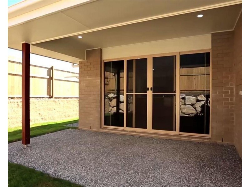 10 Woodrose Circuit, Pimpama QLD 4209